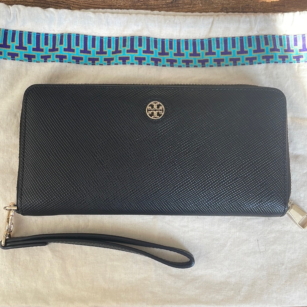 Black Tory Burch wallet
